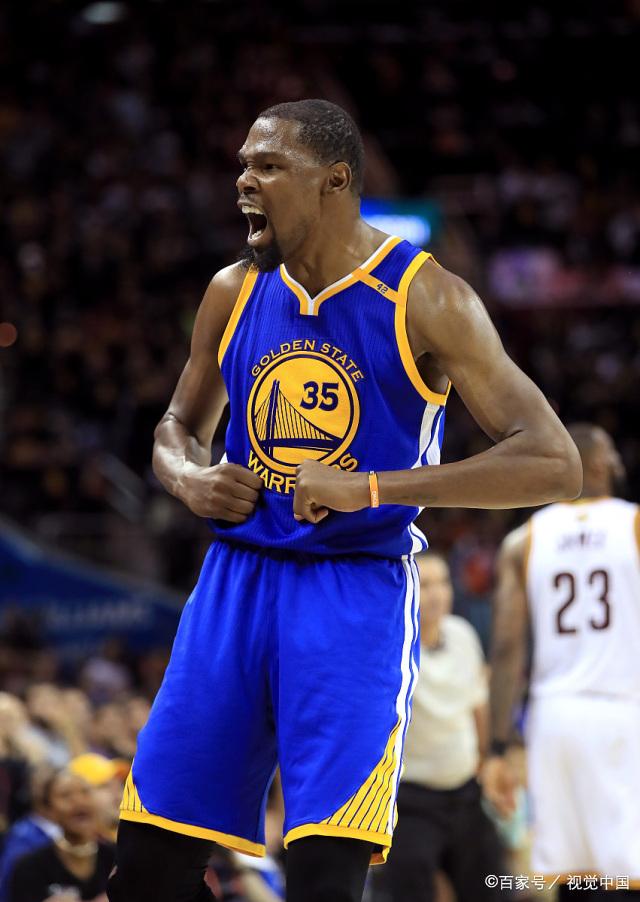 扎戈：托蒂睡觉打呼噜还说梦话；吐西蒙尼口水是因他故意挑衅（扎戈称：托蒂睡觉会打鼾还爱说梦话；向西蒙尼吐口水因对方刻意挑衅）