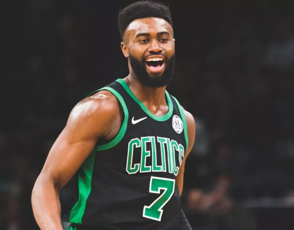 34岁奥斯卡因心脏问题宣布退役（因心脏状况，34岁奥斯卡宣布结束职业生涯）