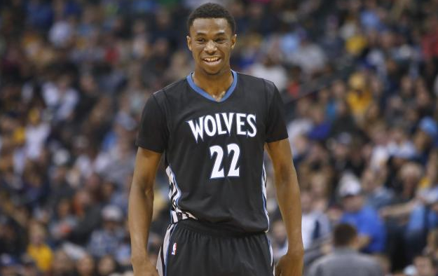 教练关键轮换引发赛后讨论（关键时刻的用人选择引发赛后热议）