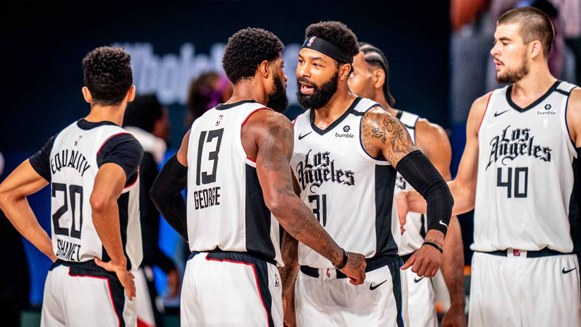 ATP年终总决赛：阿尔卡拉斯2-1逆转，基本锁定出线权，辛纳急了！（ATP年终总决赛：阿尔卡拉斯2-1翻盘，出线几乎锁定，辛纳显得着急）