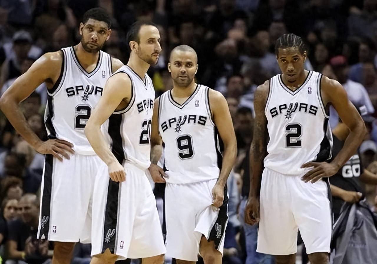 记者：莱比锡有意用霍伊伦取代谢什科，霍伊伦明确表示不想去（莱比锡考虑以霍伊伦顶替谢什科，但霍伊伦已明确拒绝加盟）