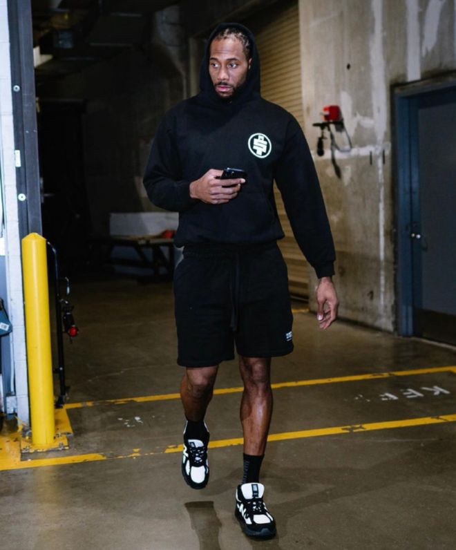 NBA常规赛战报：湖人客场险胜太阳,（NBA常规赛：湖人客场惊险击败太阳）