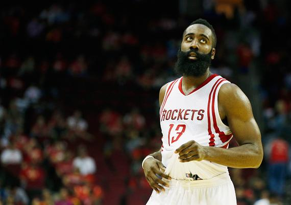 为了球队就算断腿也愿意，40岁的C罗再次夺冠泪洒赛场（为球队拼到断腿也无悔，40岁C罗再夺冠，赛场潸然泪下）