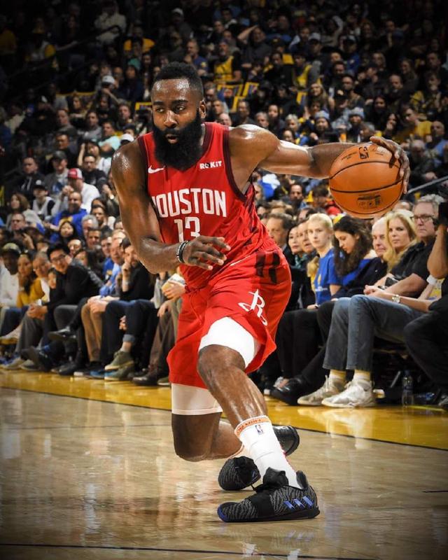 博努奇：小基耶萨可能踢附加赛；球员明白穿意大利球衣的责任（博努奇：小基耶萨有望出战附加赛，球员清楚身披意大利战袍的担当）