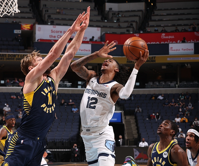 佛罗伦萨连续8场不胜，赛后哲科拿着扩音器与球迷沟通（佛罗伦萨陷入八场不胜，哲科赛后用扩音器与球迷对话）